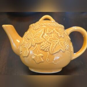 Tiny Ceramic Teapot, Gold W/Fruit & Leaf Motif CBK, Ltd. Taiwan 1993